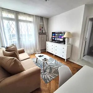 apartament-miodowa-warszawa.warsawhotelspoland.com/